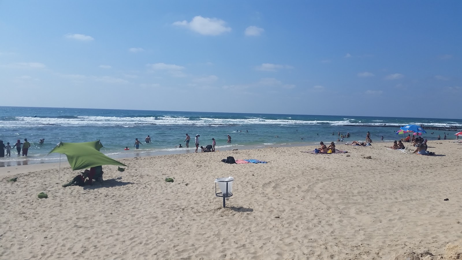 Foto av Caesarea beach med rak strand