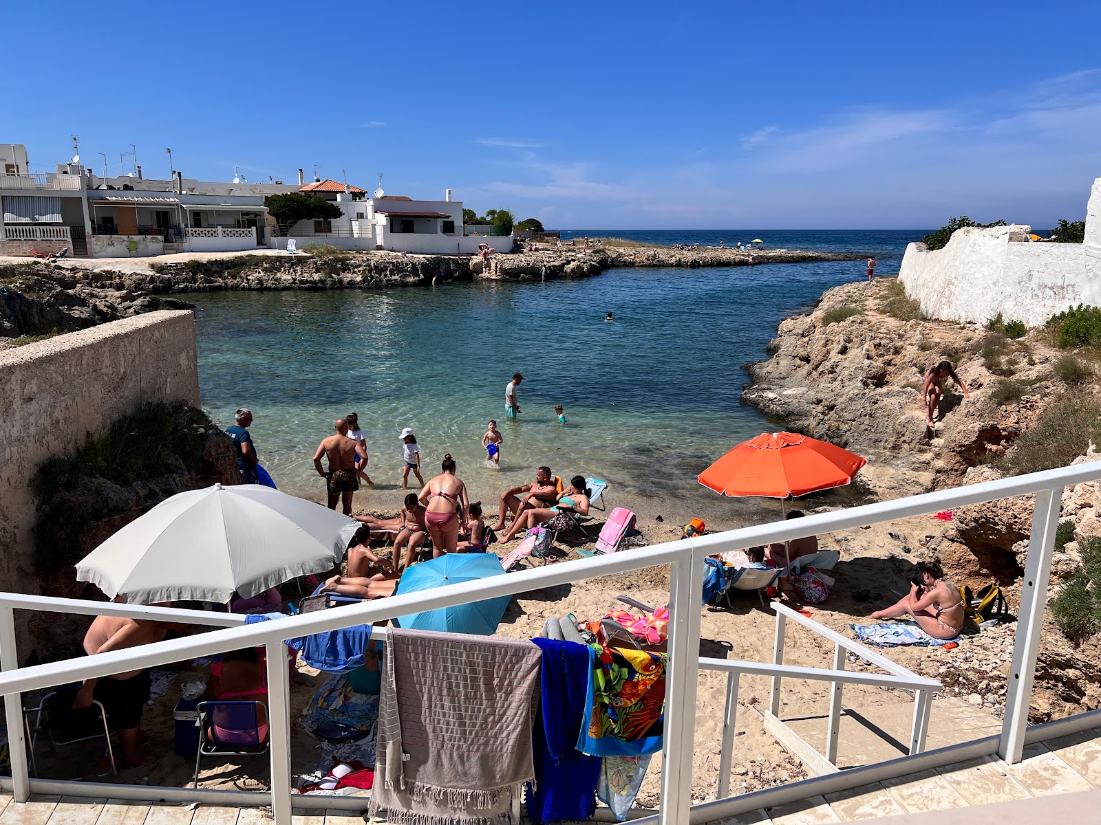Spiaggia Porto Contessa的照片 带有小海湾