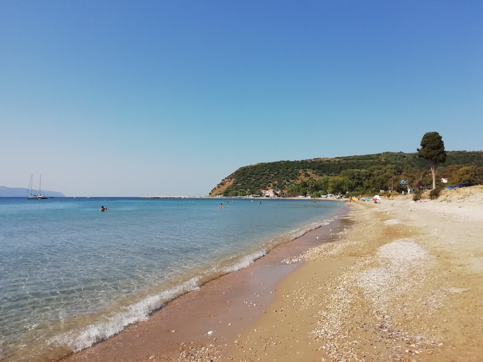 Foto de Katelios beach y el asentamiento