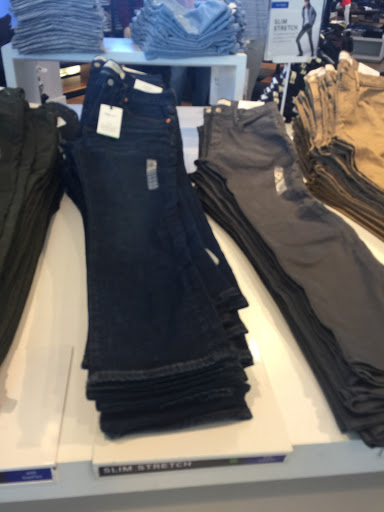 Clothing Store «Gap», reviews and photos, 1931 Wilshire Blvd, Santa Monica, CA 90403, USA