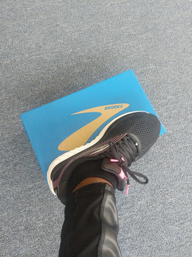 Shoe Store «SHOES-n-FEET», reviews and photos, 2398 Lombard St, San Francisco, CA 94123, USA