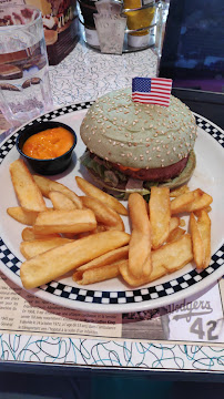 Hamburger du Restaurant américain Tommy's Diner à Mondeville - n°18