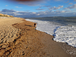 Foto de Barton-on-sea beach apoiado por penhascos