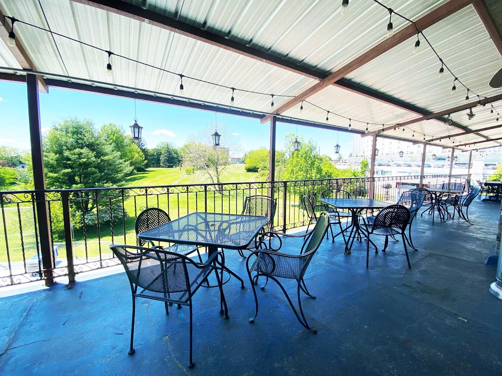 1910 Bar & Grille 19046