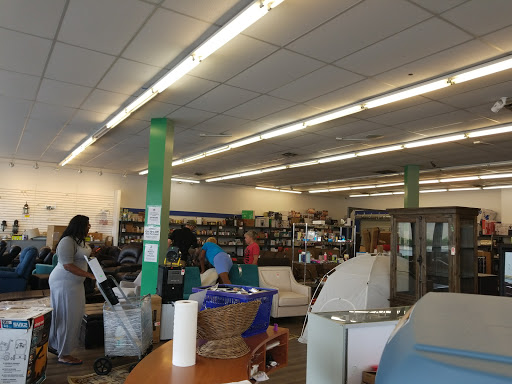 Discount Store «Bulldog Liquidators», reviews and photos, 2201 N Meridian St, Indianapolis, IN 46208, USA