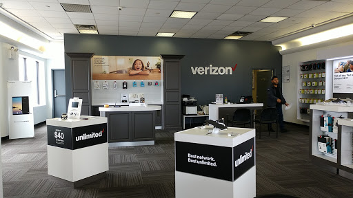 Cell Phone Store «Verizon Wireless - College Point», reviews and photos, 132-07 14th Ave, College Point, NY 11356, USA