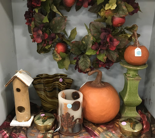 Thrift Store «Second Impressions Upscale Thrift Store», reviews and photos, 3750 S Westnedge Ave, Kalamazoo, MI 49008, USA