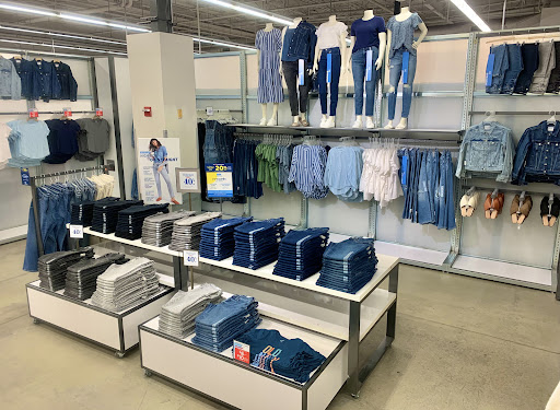 Clothing Store «Old Navy», reviews and photos, 90 Pleasant Valley St, Methuen, MA 01844, USA