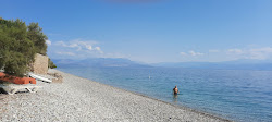 Aigeiras Beach'in fotoğrafı geniş bir kıyı şeridi ile birlikte