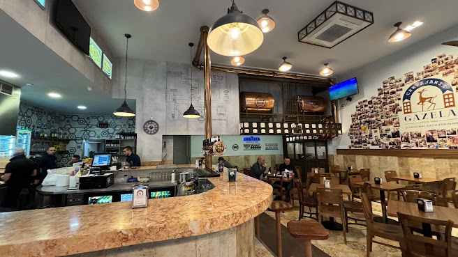 Gazela Entreparedes by null