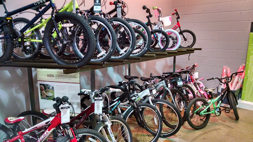 Bicycle Store «Trek Bicycle Store of Omaha (Midtown)», reviews and photos, 7214 Jones St, Omaha, NE 68114, USA