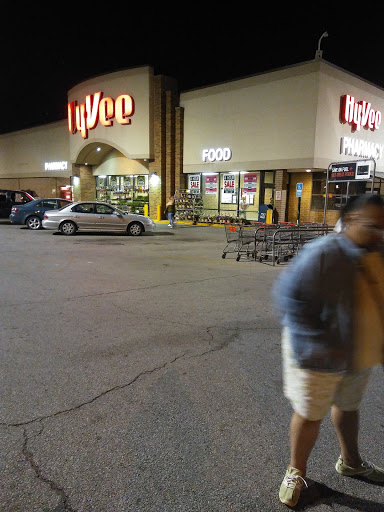 Hy-Vee, 3019 Rockingham Rd, Davenport, IA 52802, USA, 