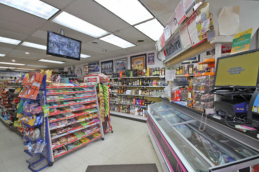 Liquor Store «Buy Low Liquor Store», reviews and photos, 3360 W Montrose Ave, Chicago, IL 60618, USA