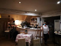 Atmosphère du Restaurant français auberge à Saint-Sauveur-lès-Bray - n°1