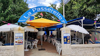 Atmosphère du Restaurant français Restaurant La Passerelle | Spécialités d'anguilles et galettes à Coulon - n°2