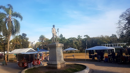 Feria de ropa y artesanías del Parque Saavedra