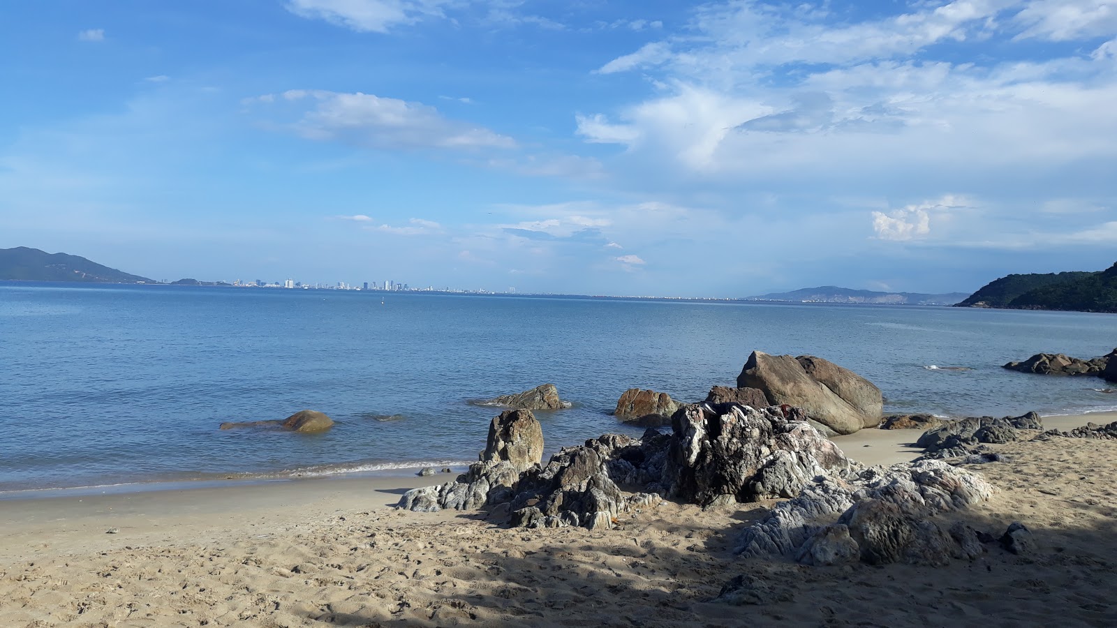 Valokuva Sung Co Beachista. sisältäen suora ranta