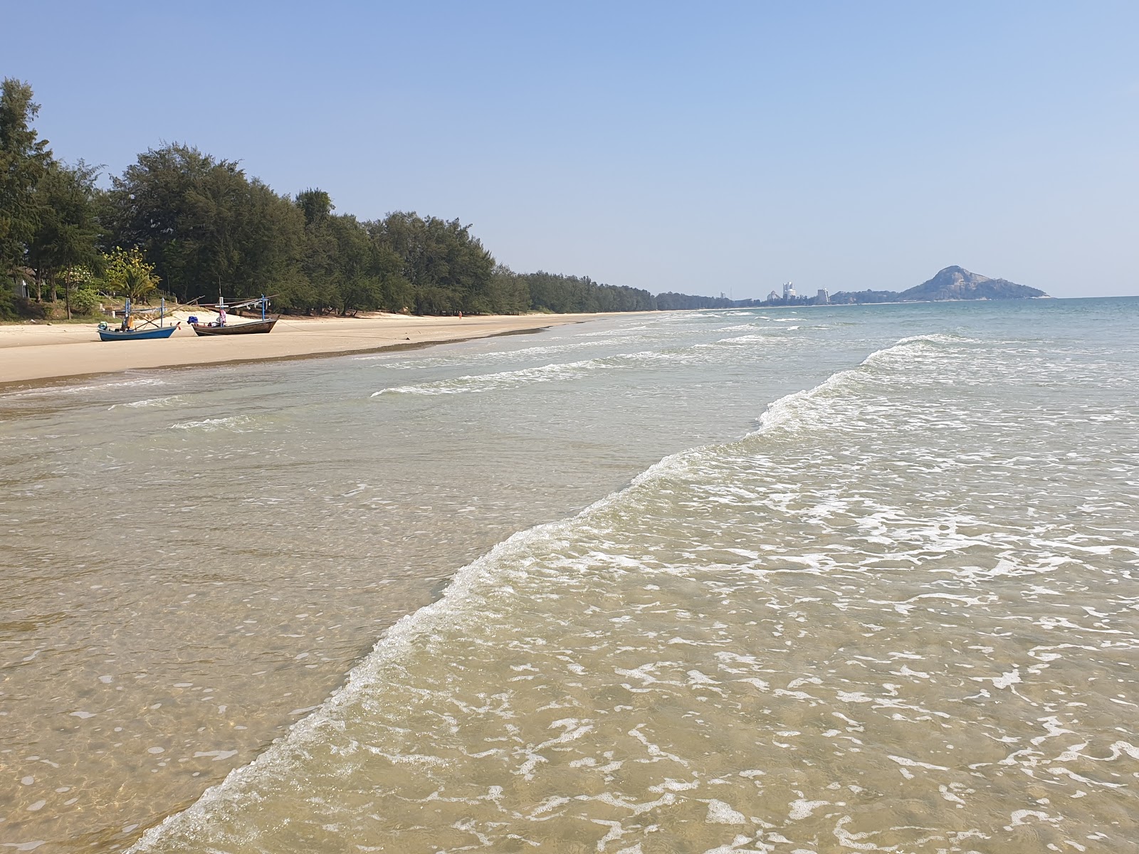 Foto di Khao Tao Beach II con una superficie del sabbia luminosa
