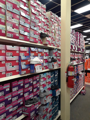 Shoe Store «Shoe Carnival», reviews and photos, 2633 Lakewood Village Dr, North Little Rock, AR 72116, USA