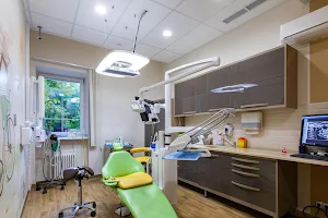 Фемили Смайл | Стоматология Марксистская | Детский стоматолог, лечение кариеса image