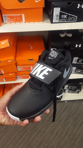 Shoe Store «Famous Footwear», reviews and photos, 2937 Taylor Rd Ext, Reynoldsburg, OH 43068, USA