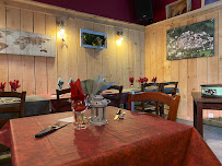 Atmosphère du Restaurant Le Crazy Pub à Colmars - n°4