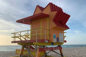 8th Street Lifeguard Tower image