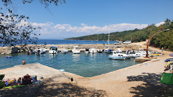 Uvala Cavlena Beach'in fotoğrafı ve yerleşim