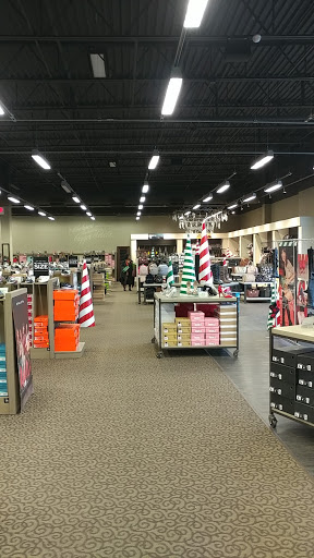Shoe Store «DSW Designer Shoe Warehouse», reviews and photos, 100 W Higgins Rd, South Barrington, IL 60010, USA