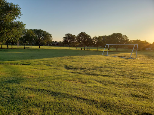 Park «Neighborhood Park - Frank Beverly Park», reviews and photos, 7112 Quarry Chase Trail, Plano, TX 75025, USA