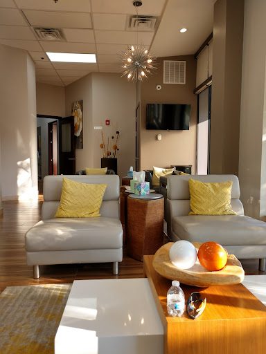 Shopping Mall «Burr Ridge Village Center», reviews and photos, 701 Burr Ridge Pkwy, Willowbrook, IL 60527, USA