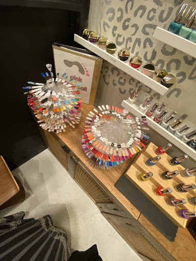 Nail Salon «Pink Toes Nail Bar & Spa», reviews and photos, 111 S Field St, Dallas, TX 75202, USA