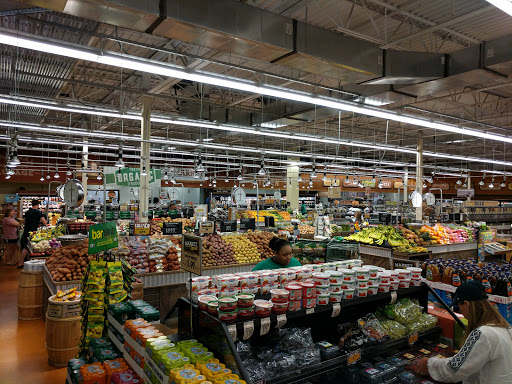 Grocery Store «Fresh Thyme Farmers Market- Lincoln Park», reviews and photos, 2500 N Elston Ave, Chicago, IL 60647, USA