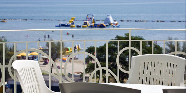 Residence Acquasuite Lungomare Europa, 152, 64014 Martinsicuro TE, Italia