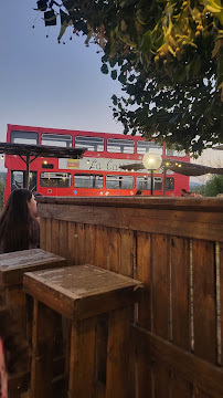 Atmosphère du Restaurant La Carriole du Fin Gourmet - Burgers faits Maison - Burger 100% maison à Vinon-sur-Verdon - n°5