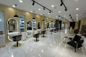 MOONY SALON image