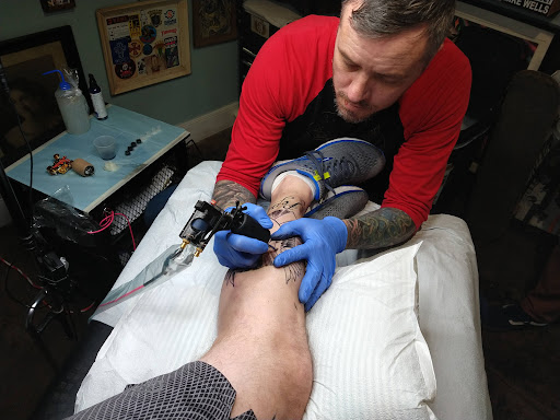 Tattoo Shop «Charmed Life Tattoo», reviews and photos, 754 N Limestone, Lexington, KY 40508, USA
