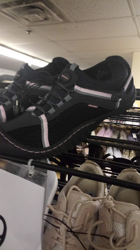 Shopping Mall «Glen Oaks Shopping Center», reviews and photos, 255th St, Glen Oaks, NY 11004, USA