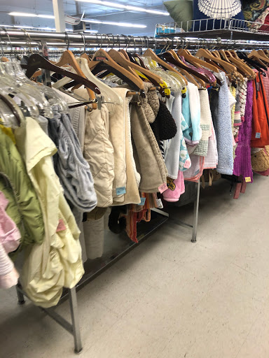 Thrift Store «Thrift Center Thrift Store», reviews and photos, 1060 El Camino Real, San Carlos, CA 94070, USA