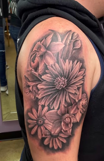 Find palm tattoo ideas for your next unique tattoo in Spring at Skin Stories Tat2