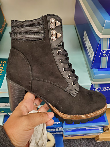 Outlet Store «Tanger Outlet Blowing Rock», reviews and photos, 278 Shoppes on the Parkway Rd, Blowing Rock, NC 28605, USA