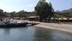Girolata beach'in fotoğrafı uçurumlarla desteklenmiş
