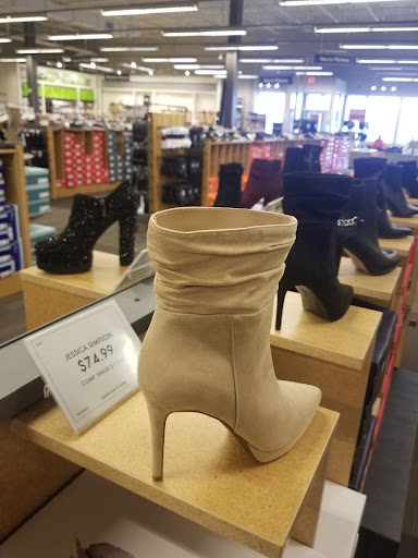 Shoe Store «DSW Designer Shoe Warehouse», reviews and photos, 1065 Woodland Rd, Reading, PA 19610, USA