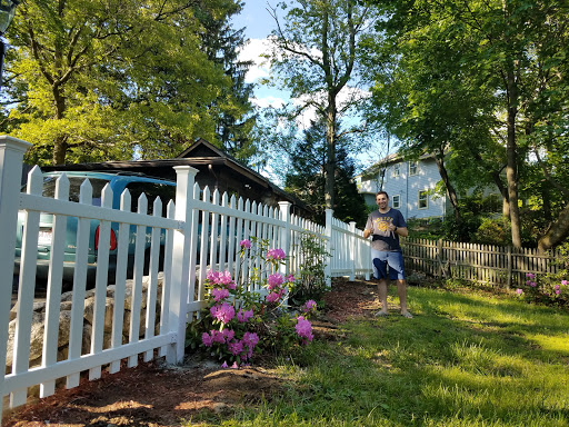 Fence contractor Lowell
