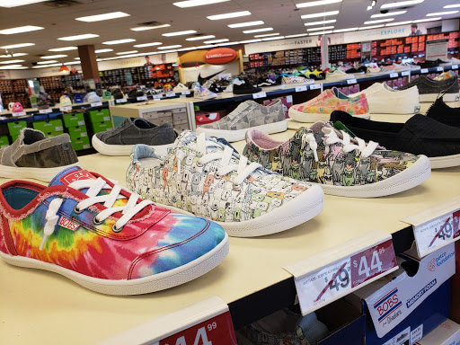 Shoe Store «Famous Footwear», reviews and photos, 4190 Vinewood Ln N, Plymouth, MN 55442, USA