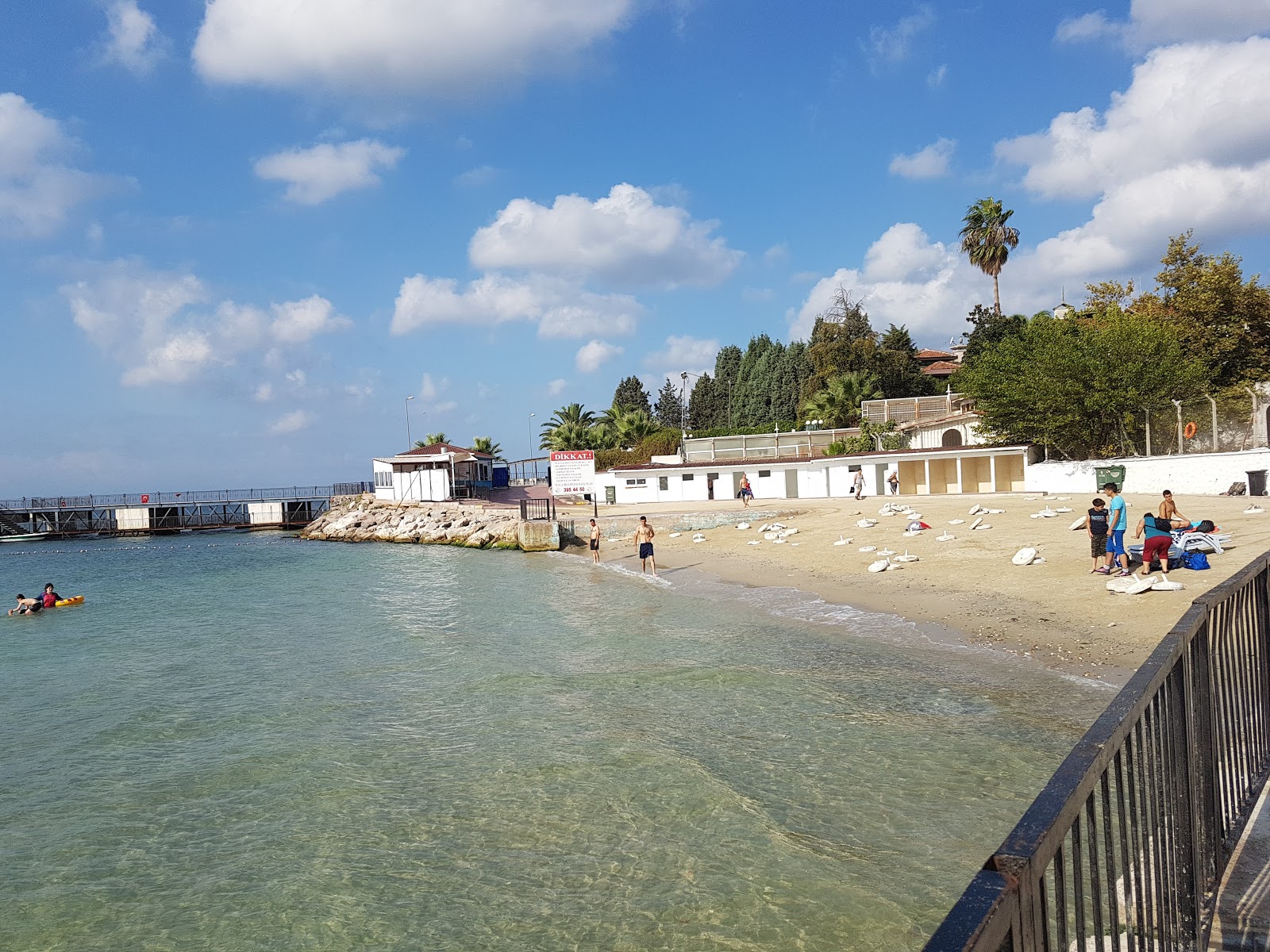 Φωτογραφία του Tuzla beach και η εγκατάσταση
