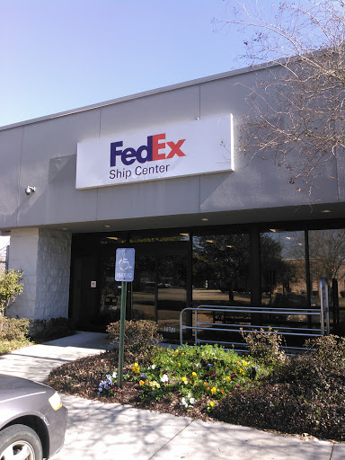 Shipping and Mailing Service «FedEx Ship Center», reviews and photos, 10781 Coursey Blvd, Baton Rouge, LA 70816, USA