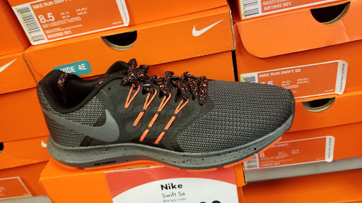 Shoe Store «Shoe Carnival», reviews and photos, 4835 W 77th St, Burbank, IL 60459, USA