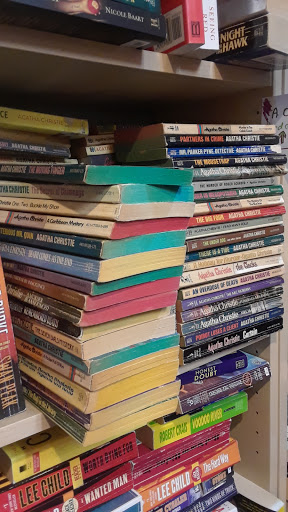 Used Book Store «Ravenswood Used Books», reviews and photos, 2005 W Montrose Ave, Chicago, IL 60618, USA