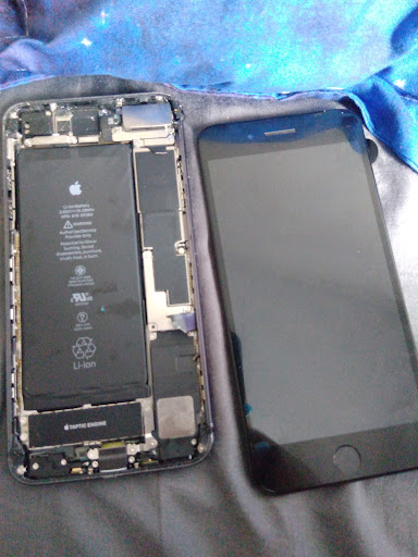 Cell Phone Store «Hookup Cell Phones & Clothes», reviews and photos, 8250 S Cottage Grove Ave, Chicago, IL 60619, USA